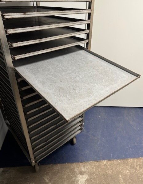 RVS platenwagen 24 etages met platen 780x580mm